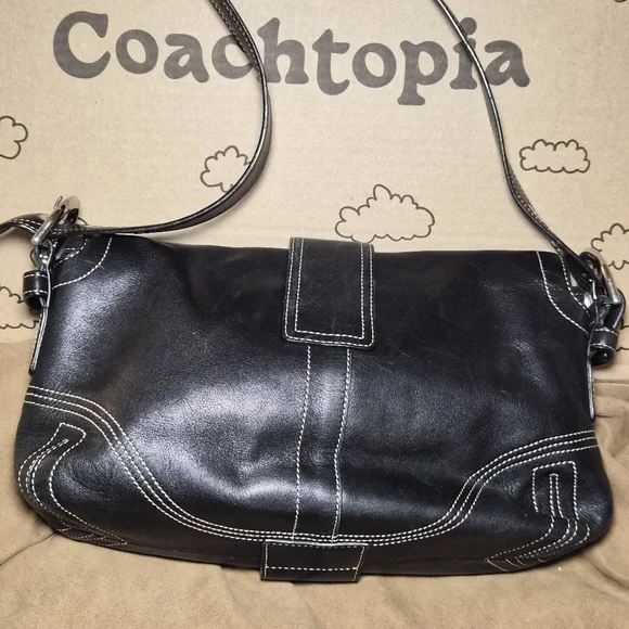 Vintage Coach Soho๐ฅ๐ฑ Black Leather Buckle Flap Shoulder Bag - Y2K Style - Picture 4 of 10
